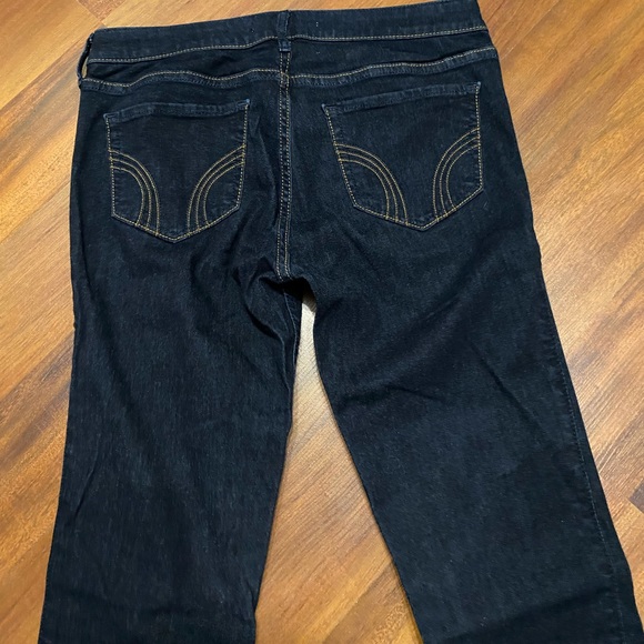 Size 7R Hollister jeans - Picture 4 of 4